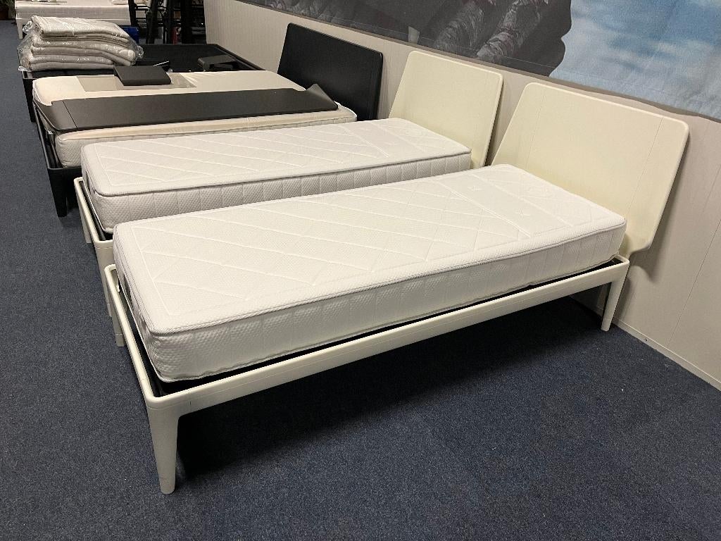2x Auping Essential bedden (80x200cm)., Huis en Inrichting, Slaapkamer | Bedden, Ophalen, Eenpersoons, Auping Essential, Wit