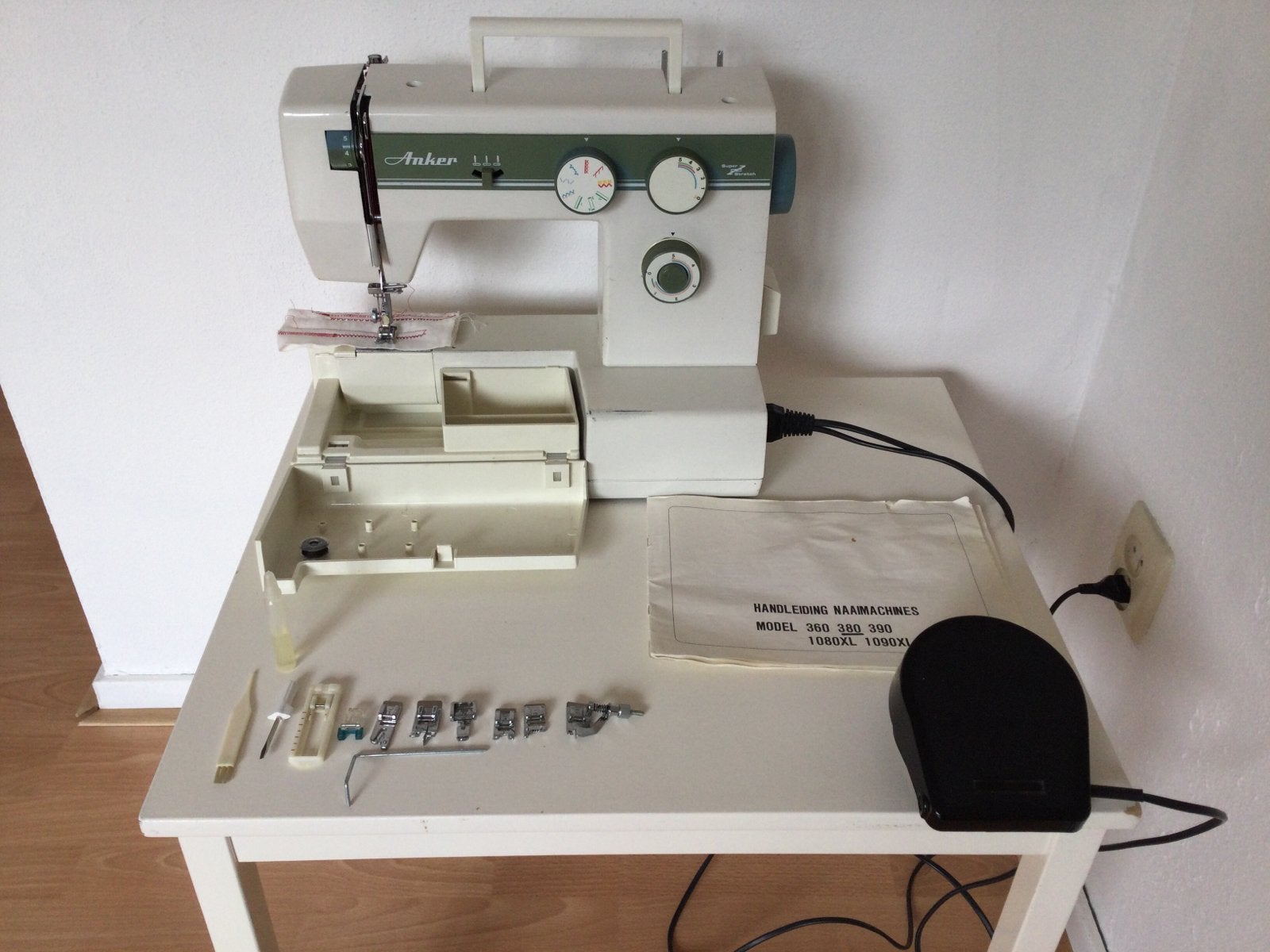 Anker Naaimachine met accessoires en handleiding, Ophalen, Gebruikt, Naaimachine, Overige merken