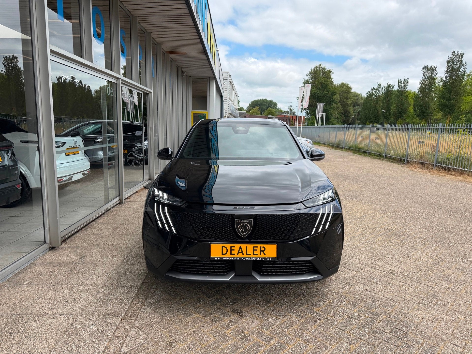 Peugeot 3008 1.2 Hybrid 145 GT Exclusive CAMERA , NAViGATIE, Auto's, Gebruikt, 1199 cc, Zwart, Bedrijf