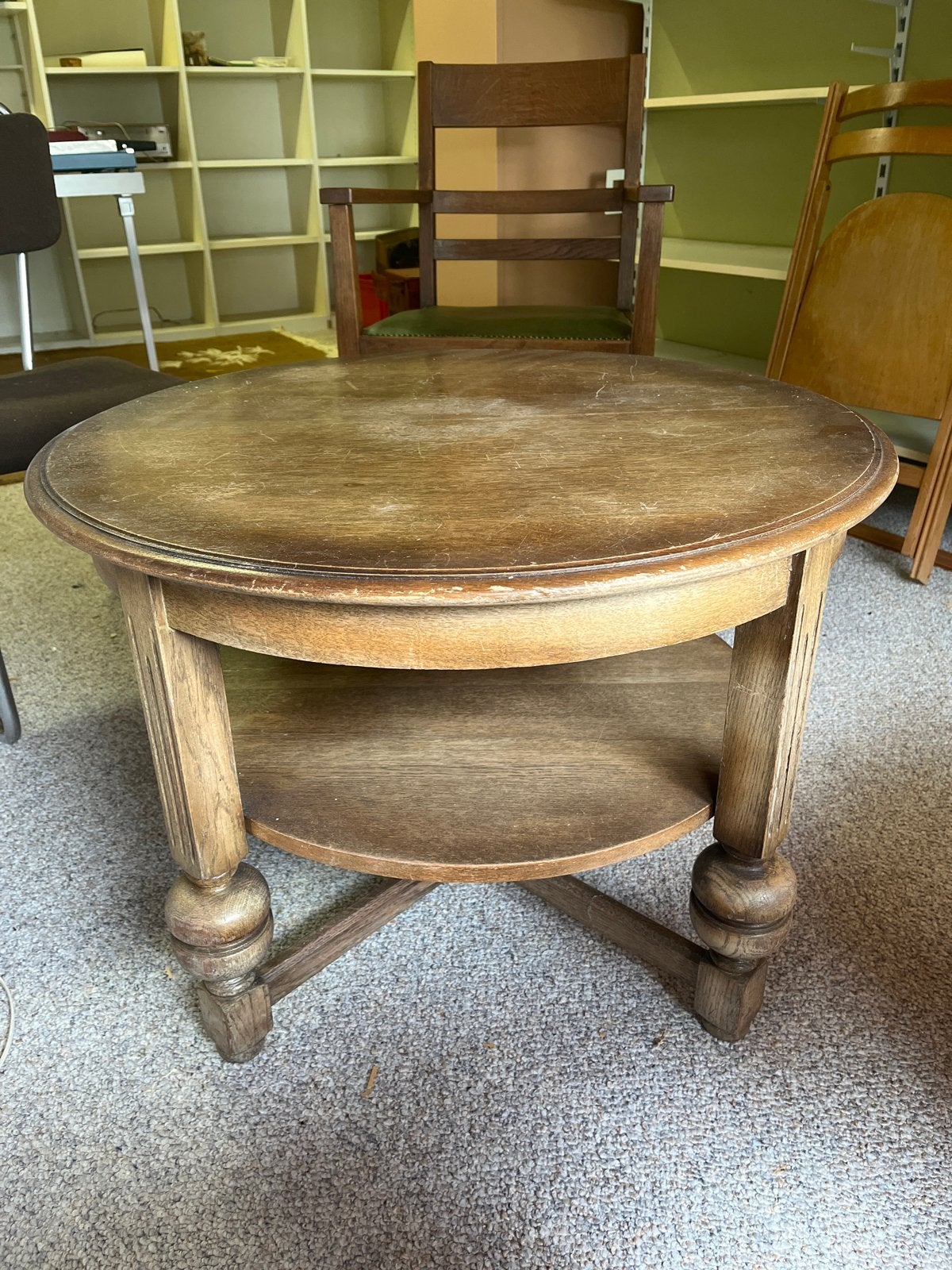 Vintage houten ronde salontafel met extra plank, Antiek en Kunst, Ophalen