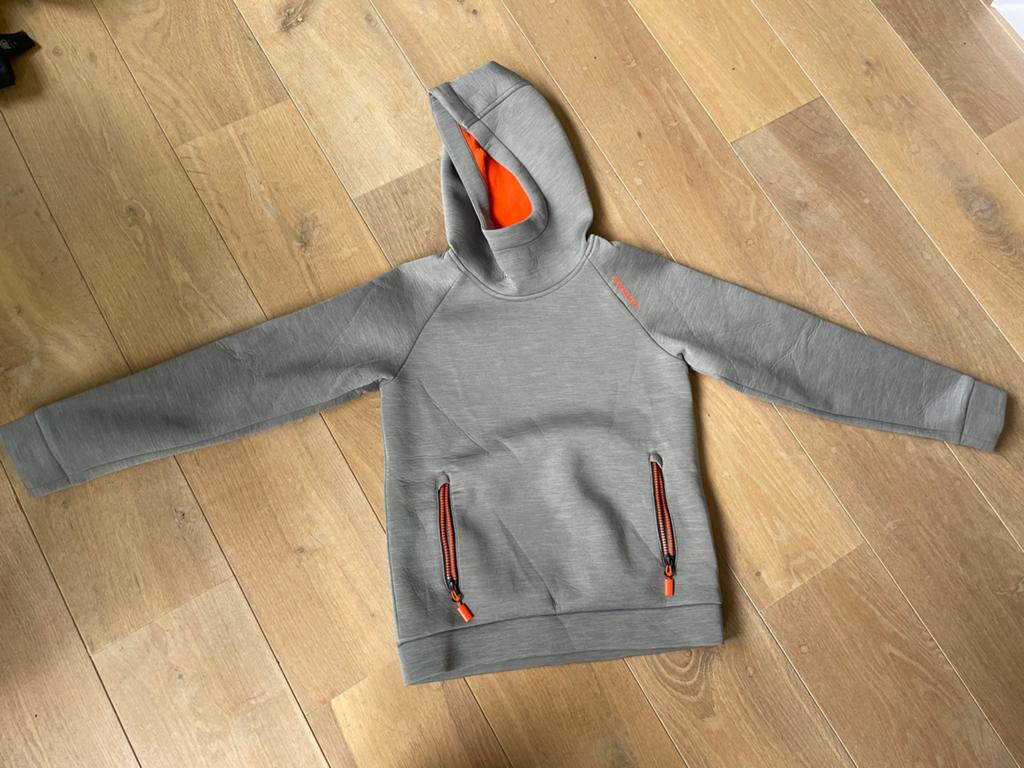 Ziener hoodie maat 152 - Grijs met oranje details, Sport en Fitness, Skiën en Langlaufen, Ophalen of Verzenden, Zo goed als nieuw