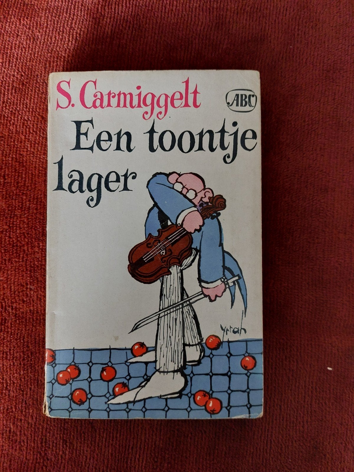 S. Carmiggelt - Een toontje lager (ABC-pocket), Gelezen, S. Carmiggelt, Ophalen of Verzenden, Nederland