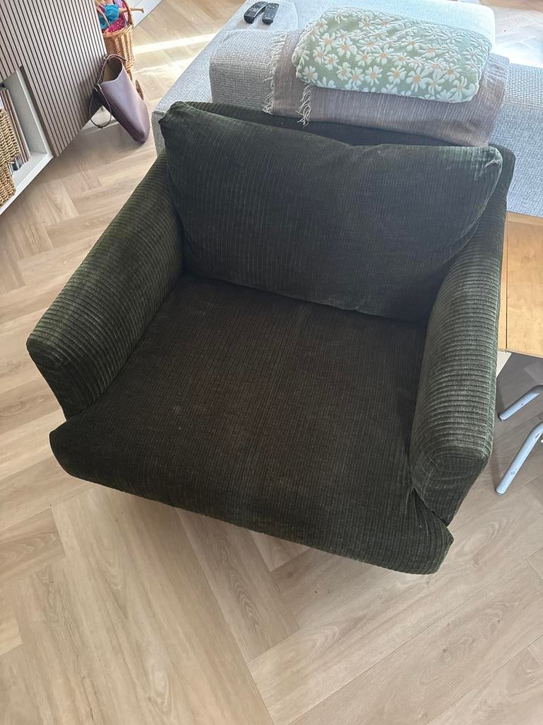 Comfortabele donkergroene fauteuil van ribstof, Huis en Inrichting, Fauteuils, Ophalen, 75 tot 100 cm, Zo goed als nieuw, 75 tot 100 cm