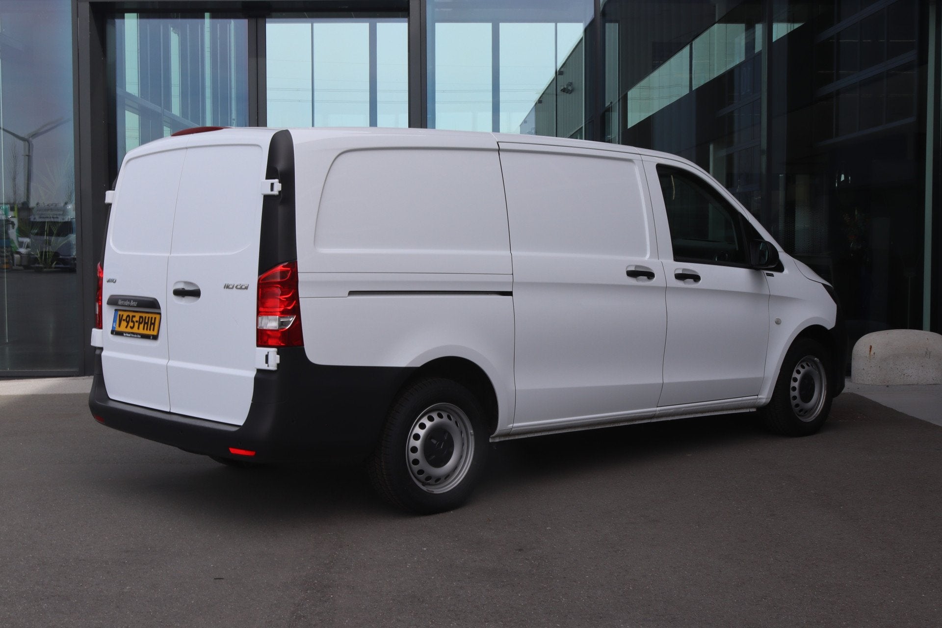 Mercedes-Benz Vito 110 CDI Lang |NAVI/AIRCO/CRUISE C/3 ZITPL, Achterwielaandrijving, Gebruikt, Euro 6, 4 cilinders