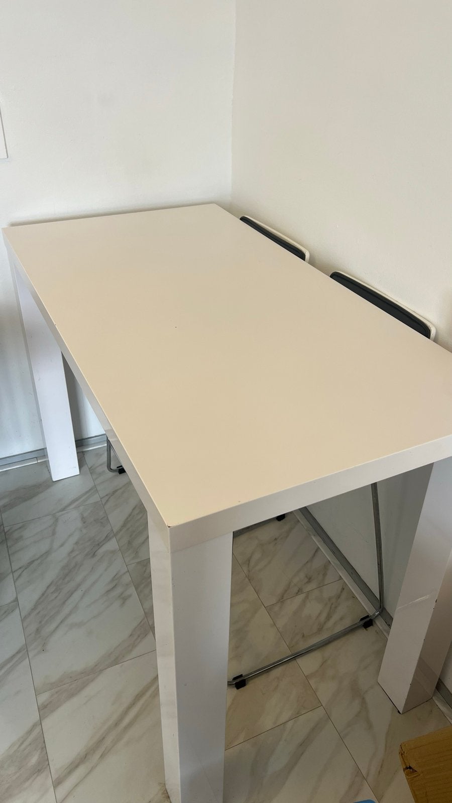 Witte Hoogglans Eettafel / Bartafel - 135x70x92 cm, Ophalen, Overige materialen, Gebruikt, 100 tot 150 cm
