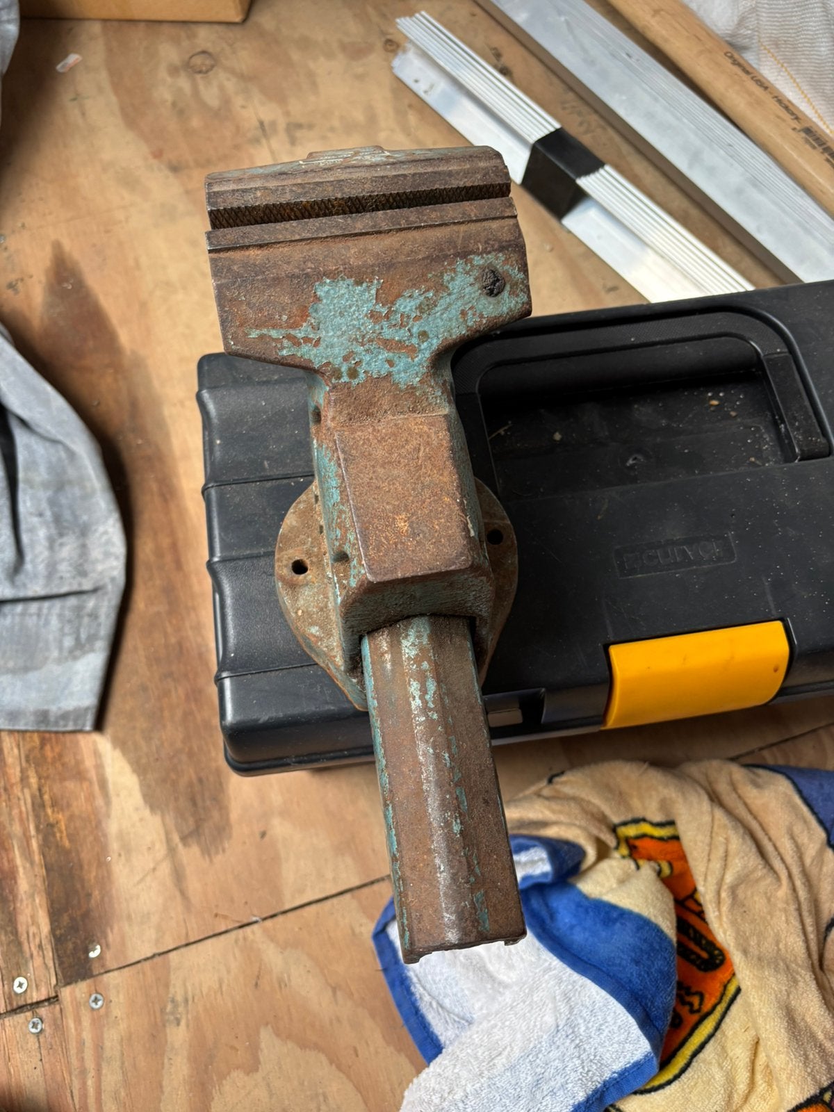 Bankschroef  bek 10cm, Doe-het-zelf en Verbouw, Ophalen, Gebruikt