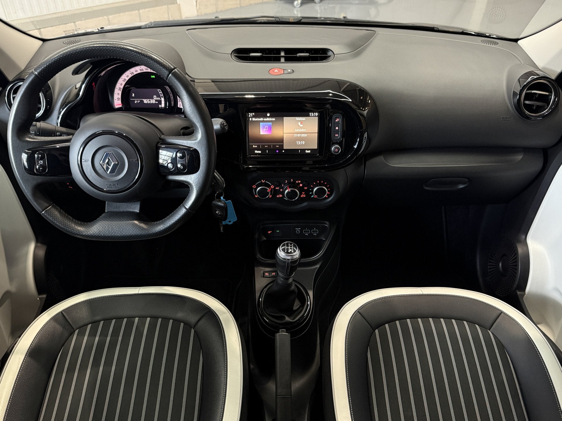 Renault Twingo 0.9 TCe Intens | Navi | Cabrio dak | 16" | PD, 898 cc, Gebruikt, Zwart, 4 stoelen