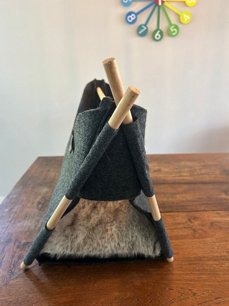 Trixie tipi tent / ligplaats voor katten en kleine honden, Dieren en Toebehoren, Ophalen of Verzenden, Gebruikt, Vilt