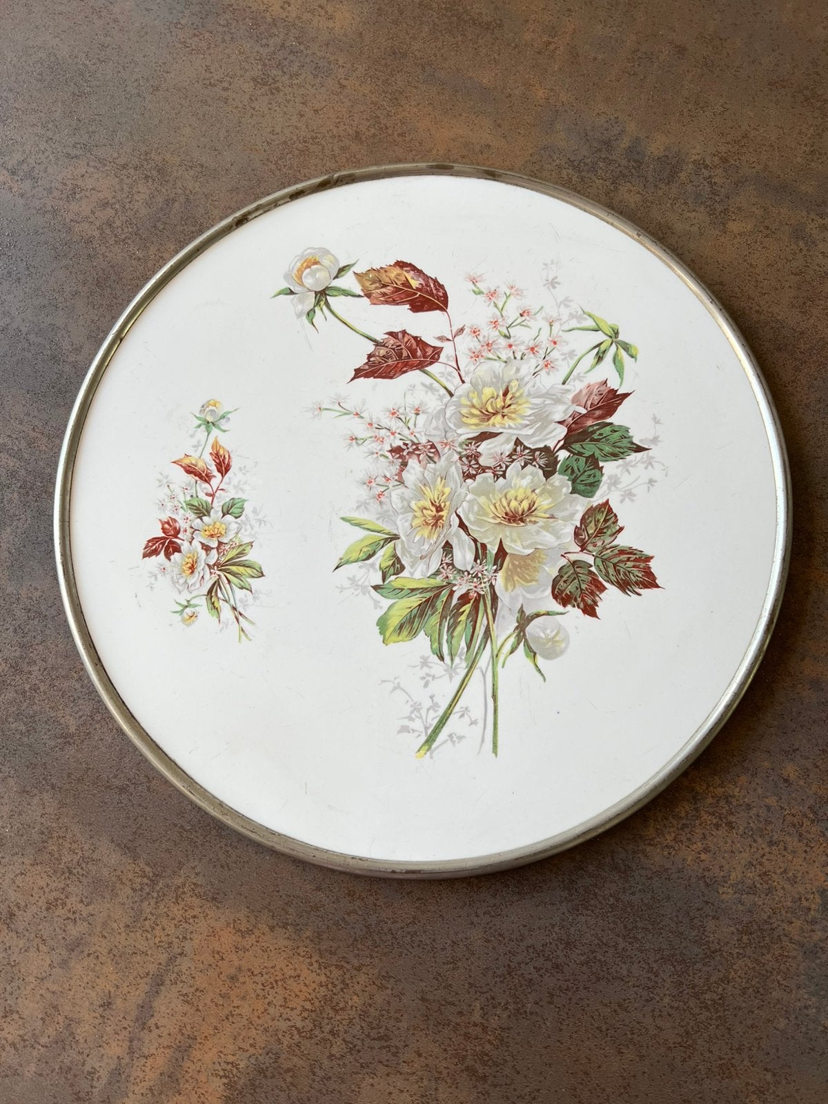 Tegel plateau met bloemen en metalen rand antiek, Ophalen of Verzenden