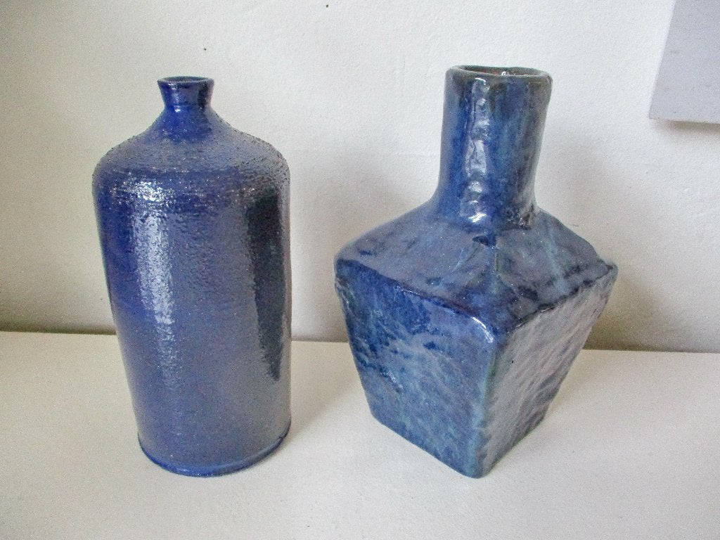 Vaas set met blauwe glazuur keramiek gemerkt, Ophalen of Verzenden
