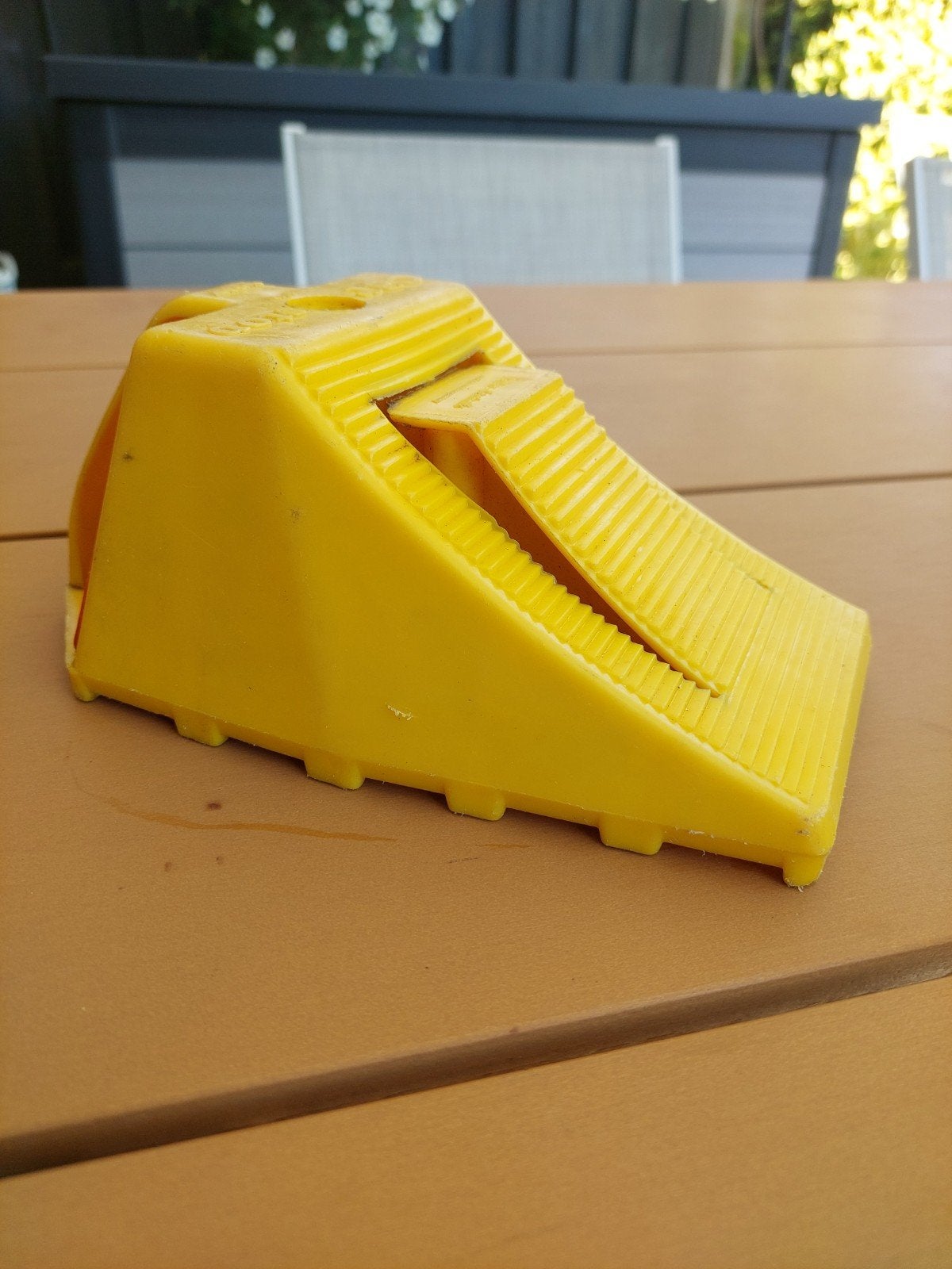 Gele caravan oprijblok / wielkeg, Ophalen, Gebruikt