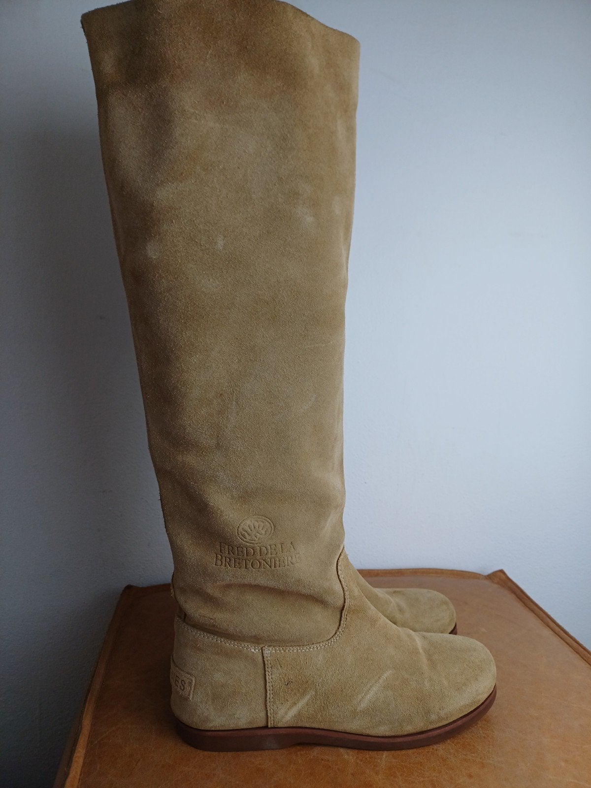 Lange laarzen beige/mosterd suede Shabbies 38, Ophalen of Verzenden, Beige, Hoge laarzen