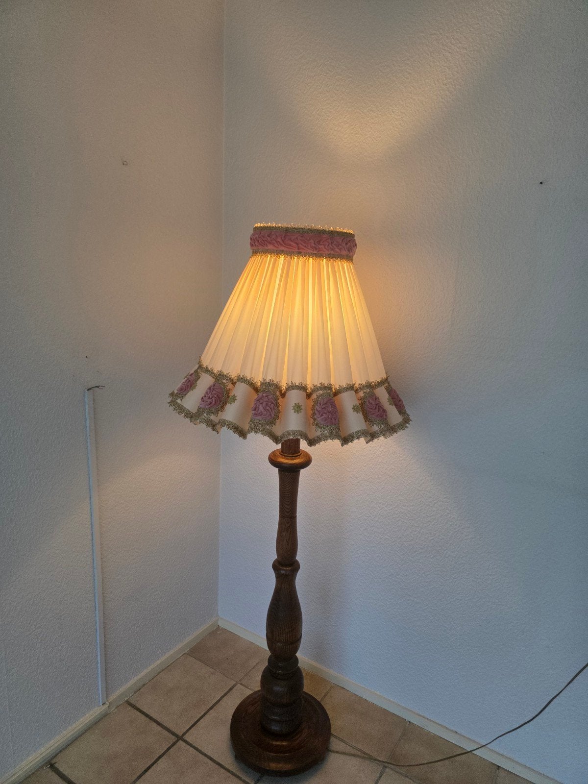 Vintage staande lamp met geplooide kap, Ophalen