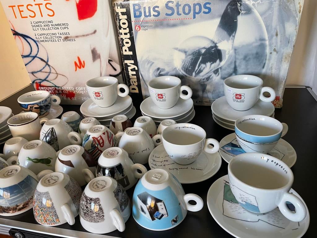 Illy collection espresso en cappuccino kopjes, Verzamelen, Ophalen of Verzenden, Zo goed als nieuw, Porselein, Kop en/of schotel