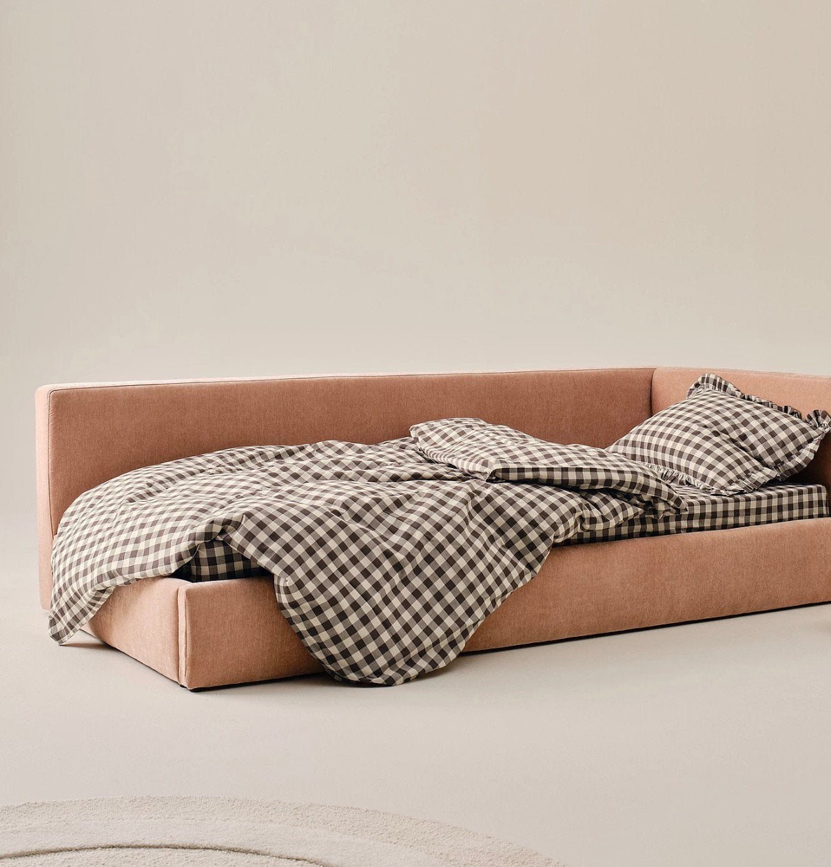 Jotex kinderbed bank 200x90 Zacht roze stof, Kinderen en Baby's, 85 tot 100 cm, Ophalen of Verzenden, Zo goed als nieuw, Lattenbodem