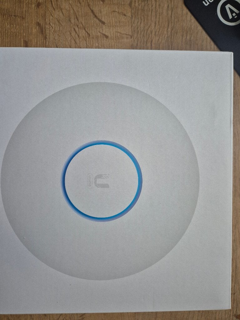 Ubiquiti UniFi 6 Long-Range (U6-LR) WiFi 6 Access Point, Computers en Software, Accesspoints, Ophalen of Verzenden, Zo goed als nieuw