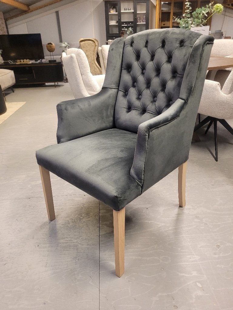 VOORRAAD 4 Landelijke Eetkamerstoel Victoria Stof Antraciet, Nieuw, Ophalen of Verzenden, Vier, Landelijke eetkamerstoelen stoelen capiton kleur stof antraciet