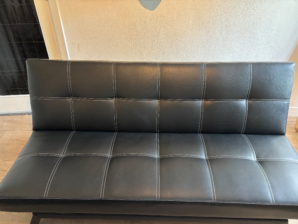 Zwarte leatherlook slaapbank - Compact en stijlvol, Ophalen, Gebruikt, Zwart, Tweepersoons