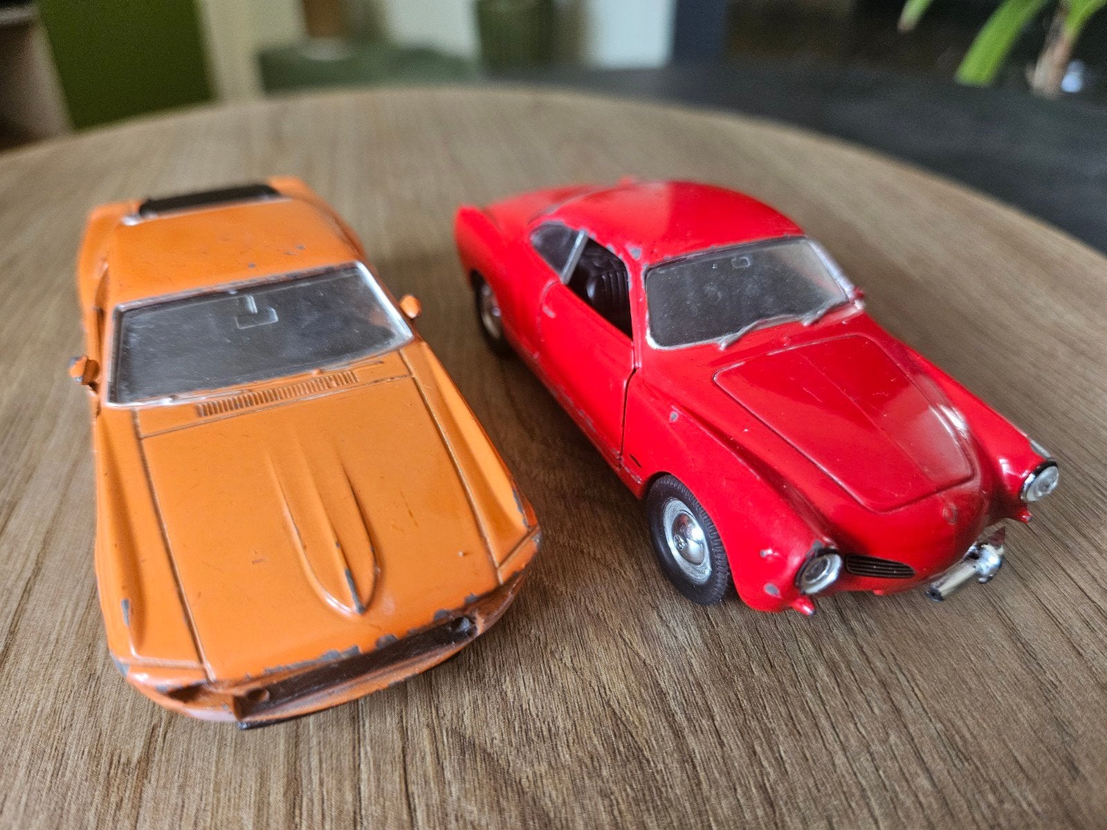 Welly Auto's: Ford Mustang en Volkswagen Karmann Ghia, Ophalen of Verzenden, Gebruikt