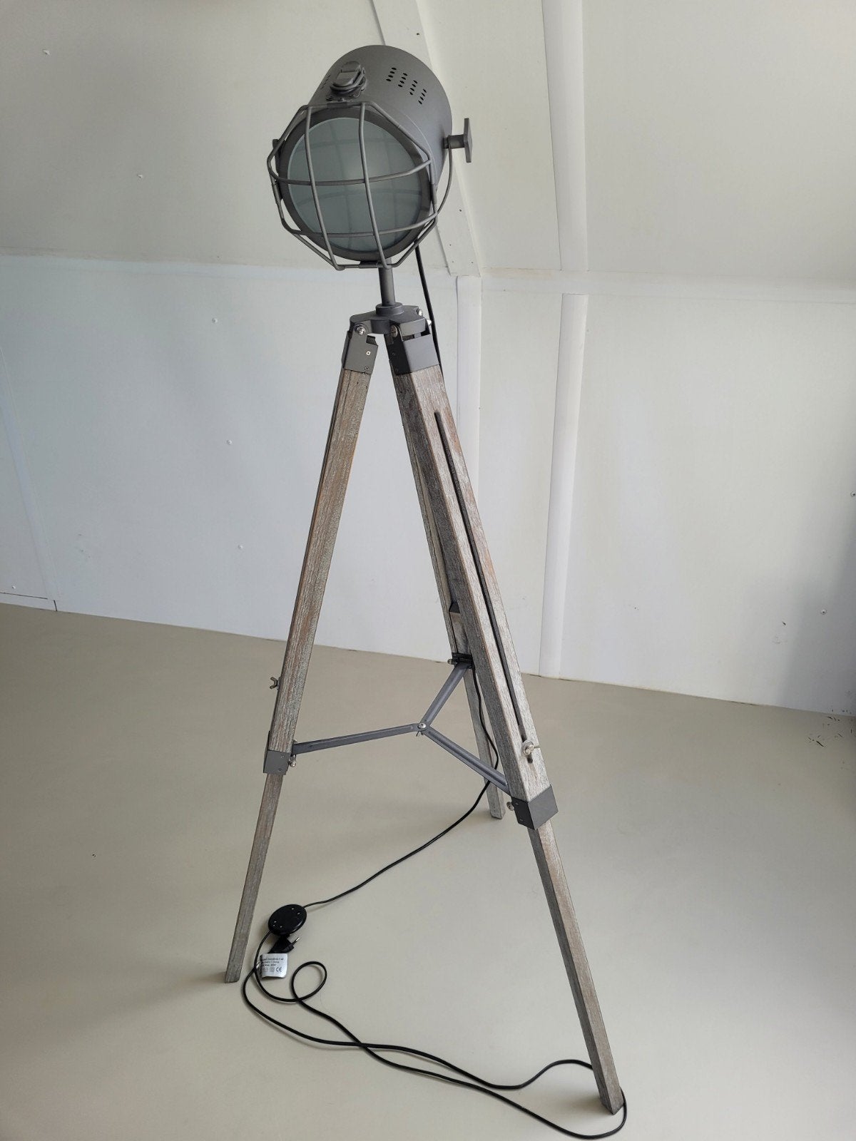 Industriële Vloerlamp met Houten Statief - E14 Fitting, Huis en Inrichting, Lampen | Vloerlampen, Ophalen, E14 (klein), Industrieel, Modern
