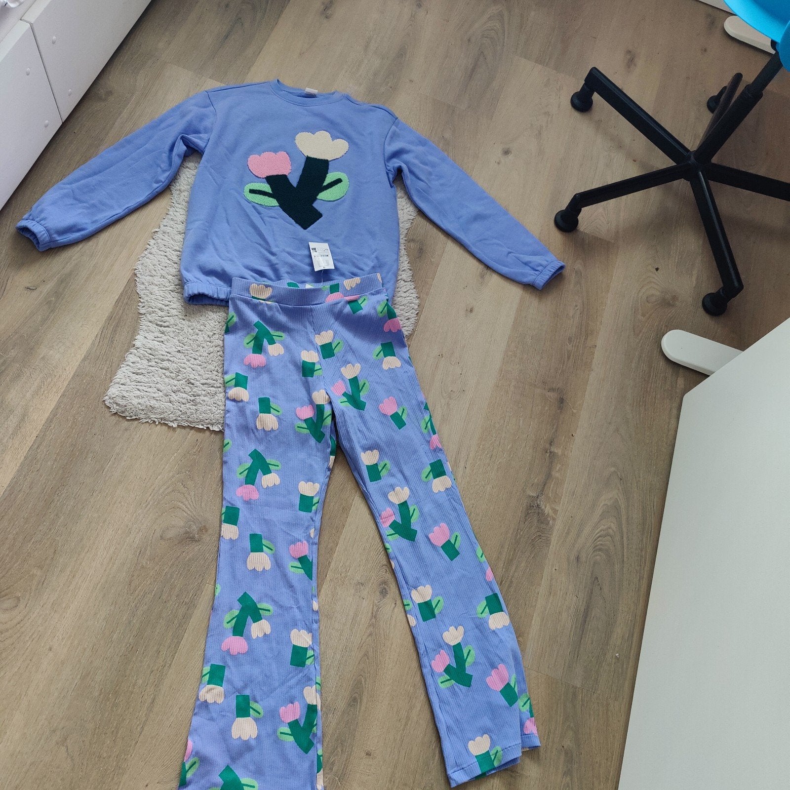 Hema set: trui en broek met bloemenprint maat 146/152 NIEUW, Meisje, Nieuw, Ophalen of Verzenden, Setje