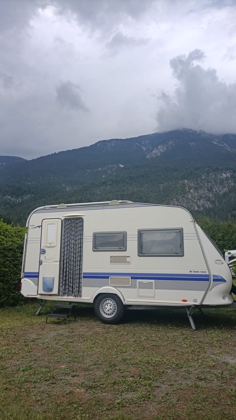 Hobby De Luxe Easy Caravan - Perfect voor Gezinsvakanties, Caravans en Kamperen, Treinzit, 750 - 1000 kg, Particulier, 5 tot 6 meter