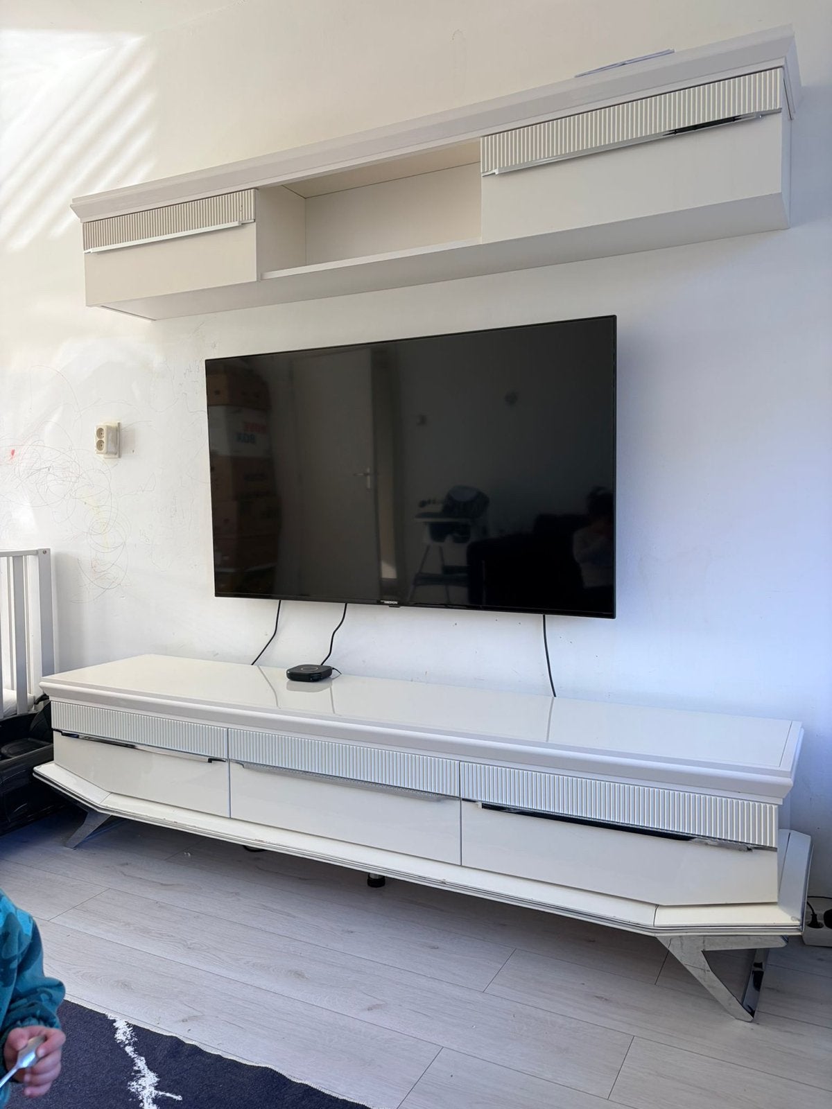Moderne TV-meubel en dressoir met spiegel - Wit hoogglans, Ophalen, Gebruikt, 200 cm of meer, Minder dan 100 cm