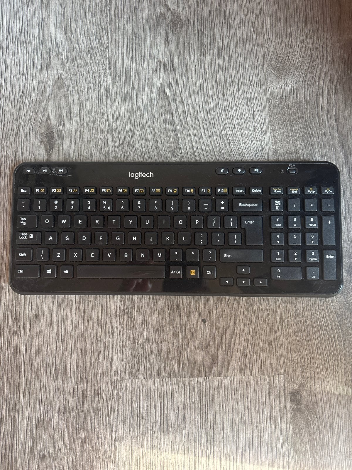 Logitech K360 Draadloos Toetsenbord, Gebruikt, Multimediatoetsen, Ophalen of Verzenden, Draadloos