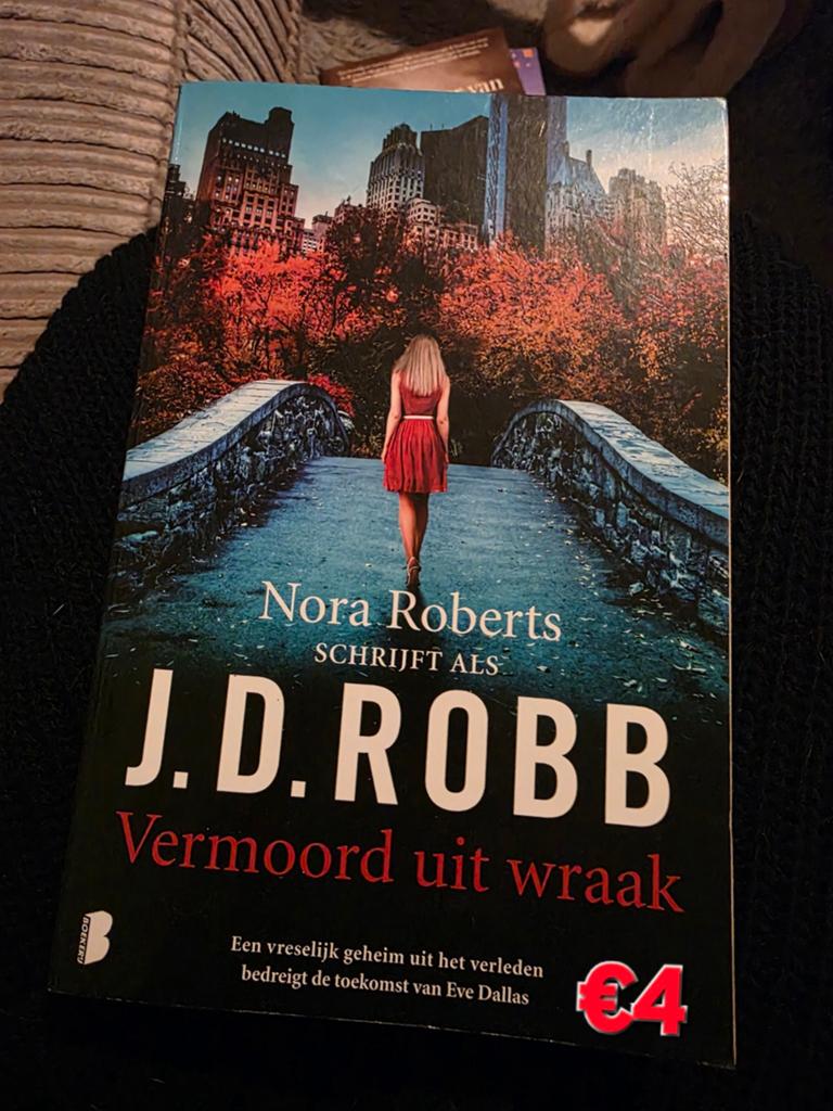 J.D robb vermoord uit wraak, Boeken, Ophalen of Verzenden, Zo goed als nieuw