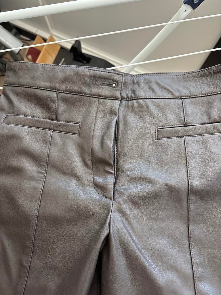 H&M Bruine Faux Leren Broek Maat 34 (XS), Bruin, Ophalen of Verzenden, Zo goed als nieuw, Maat 34 (XS) of kleiner