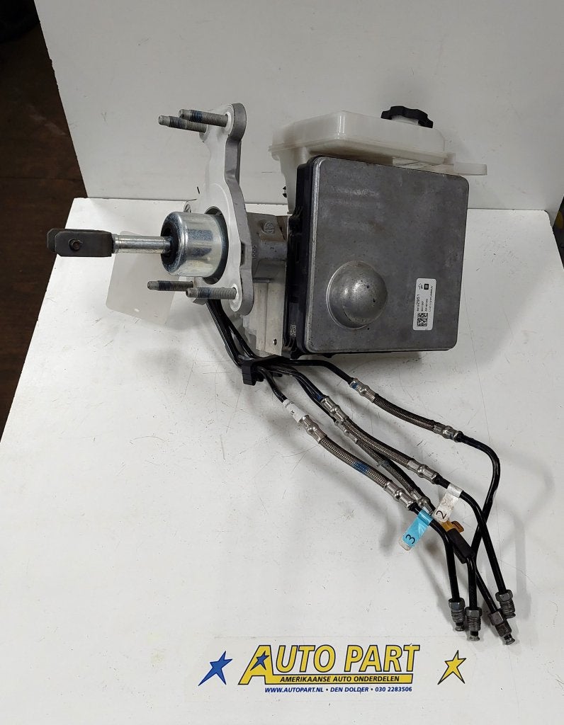 Chevrolet Silverado hoofdremcilinder/abs unit 2021-2023, Gebruikt, Info@gm.com, Chevrolet, Ophalen of Verzenden