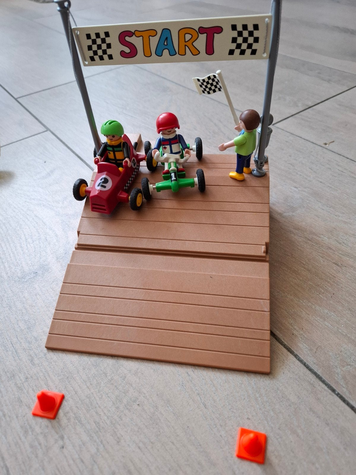 Playmobil racebaan met twee racers en start/finish, Ophalen of Verzenden