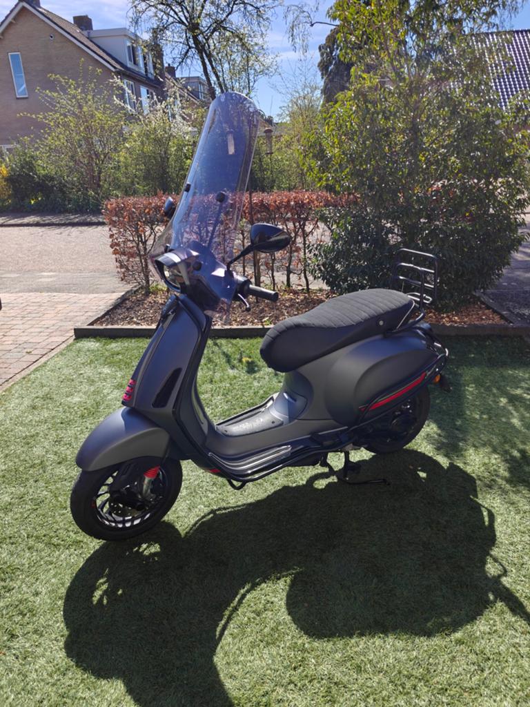 Vespa Sprint - nieuwstaat - 2024 - 3500km - opgevoerd, Fietsen en Brommers, Scooters | Vespa, Ophalen, Maximaal 45 km/u, Zo goed als nieuw