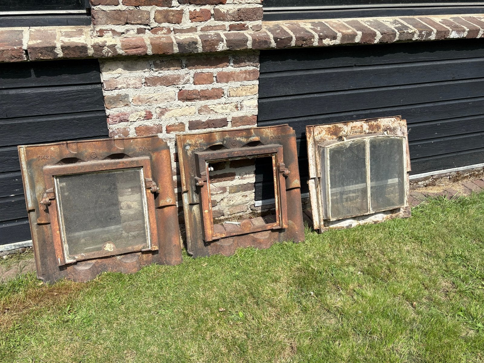 Drie gietijzeren dakramen - Antiek en robuust, Doe-het-zelf en Verbouw, Ophalen, Gebruikt