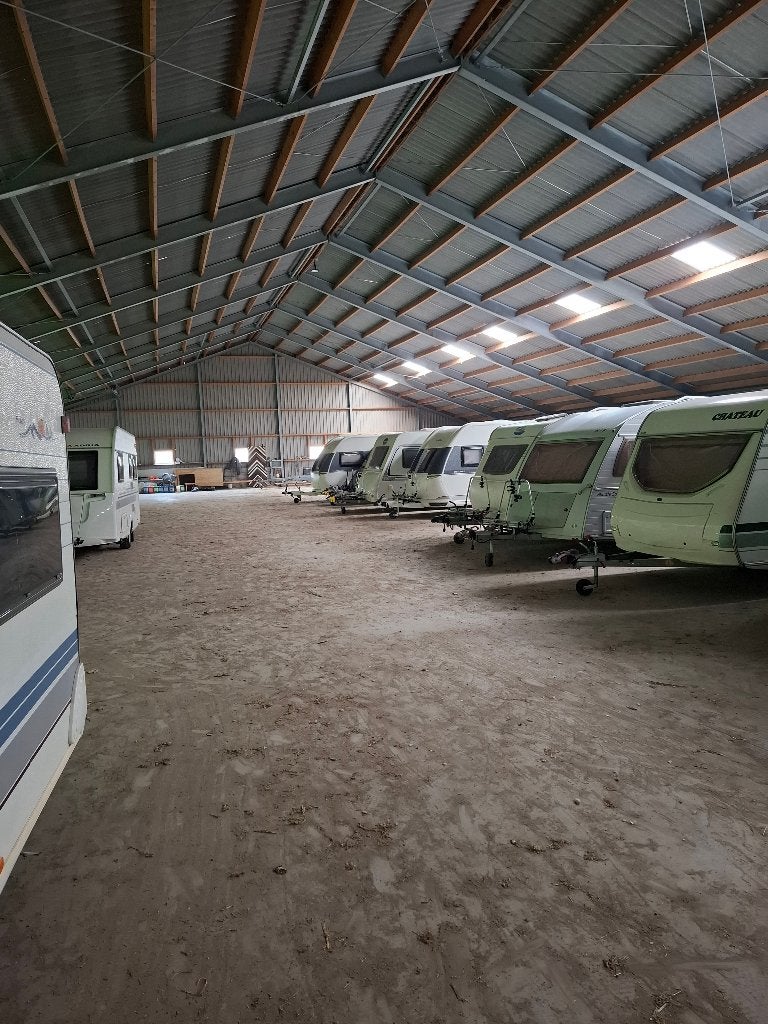 Caravanstalling, Caravans en Kamperen, Caravanstallingen