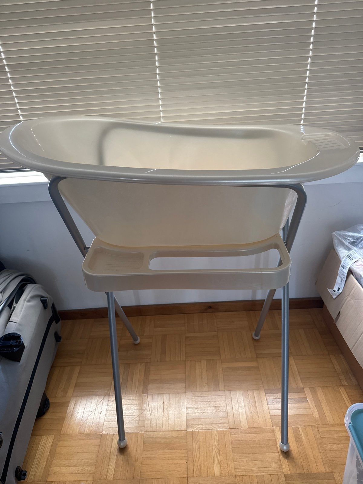 Baby badje met standaard - Groot ligbadje en zitbadje, Kinderen en Baby's, Gebruikt, Badje, Standaard, Ophalen