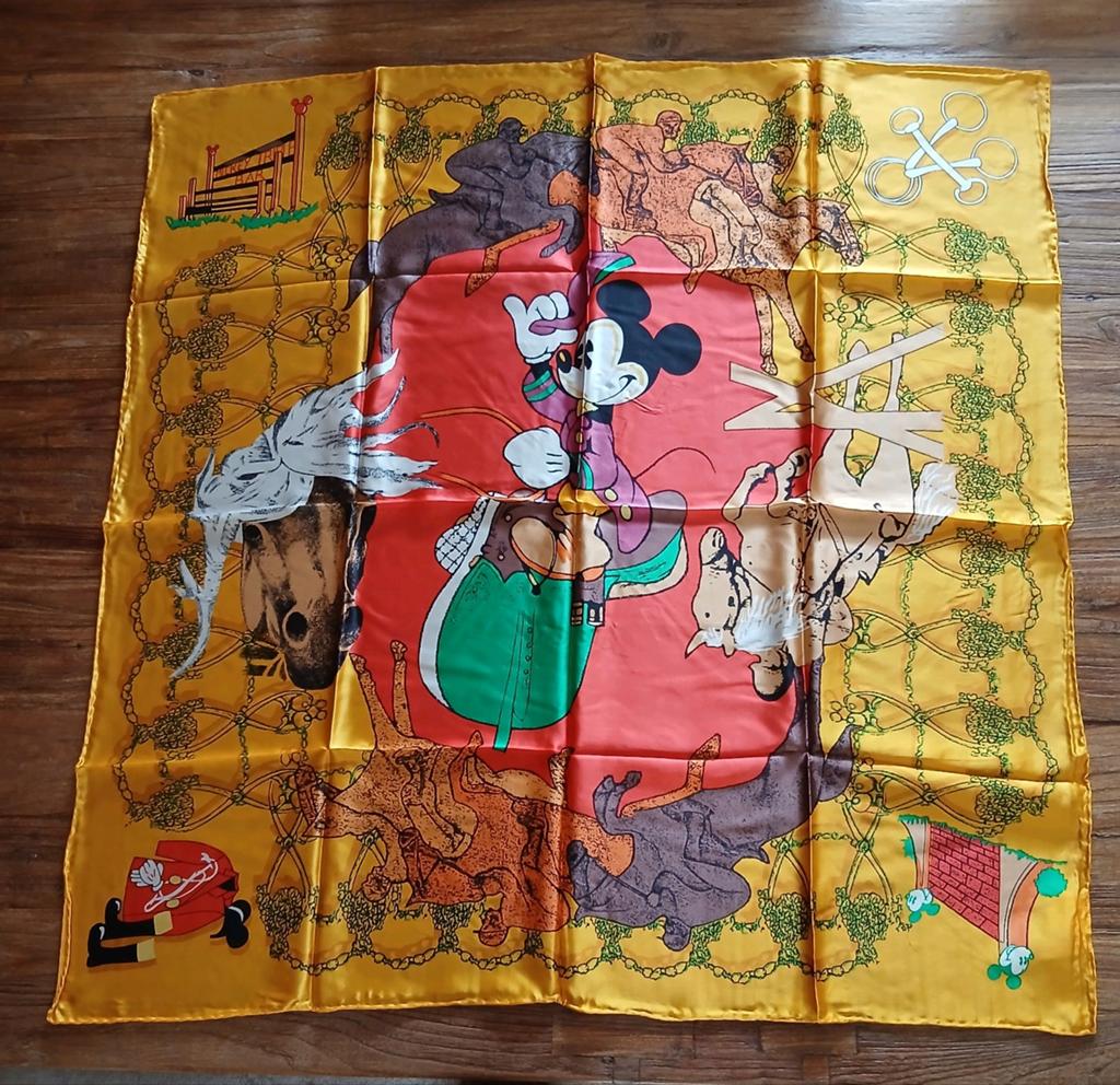 Vintage Mickey's World Zijden Sjaal - Uniek Design, Ophalen of Verzenden, Mickey Mouse, Nieuw, Kleding of Textiel
