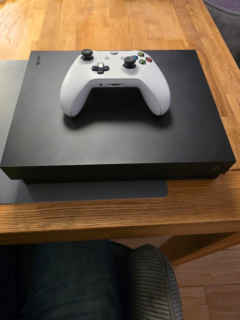 Xbox One X met controller, Spelcomputers en Games, Ophalen of Verzenden