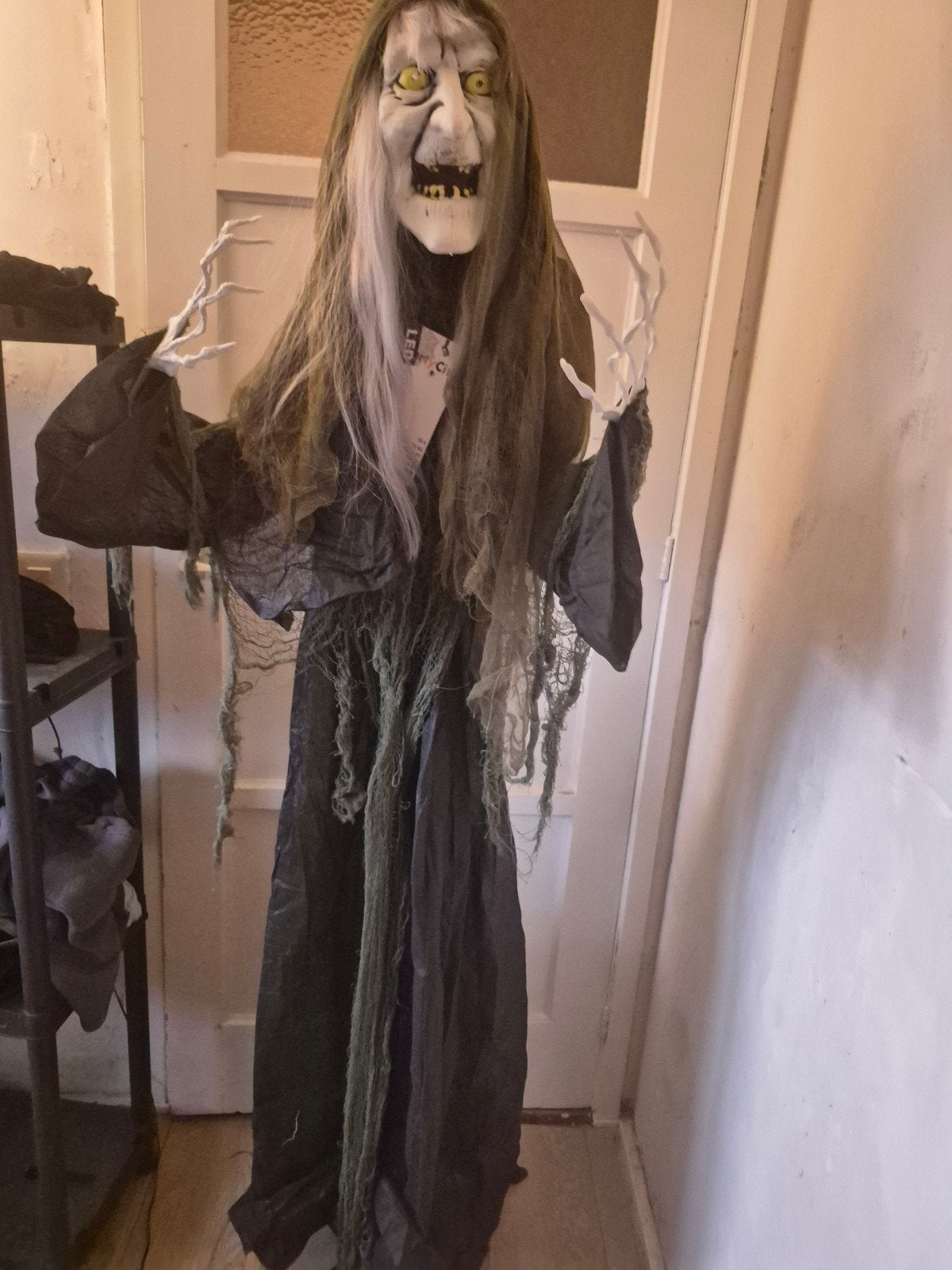 staande heks animatronic 165cm, Ophalen of Verzenden, Nieuw, Versiering, Halloween of Griezel