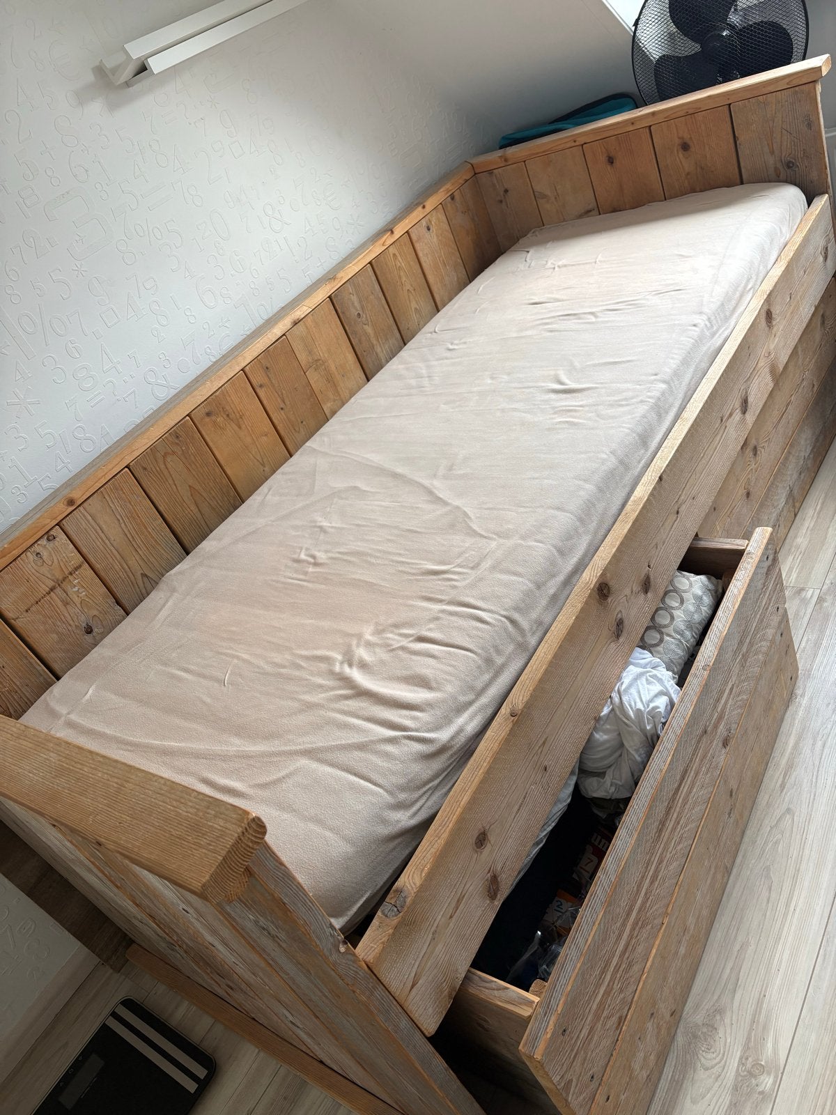 Steigerhouten eenpersoonsbed met opberglades, Gebruikt, 90 cm, Eenpersoons, Bruin