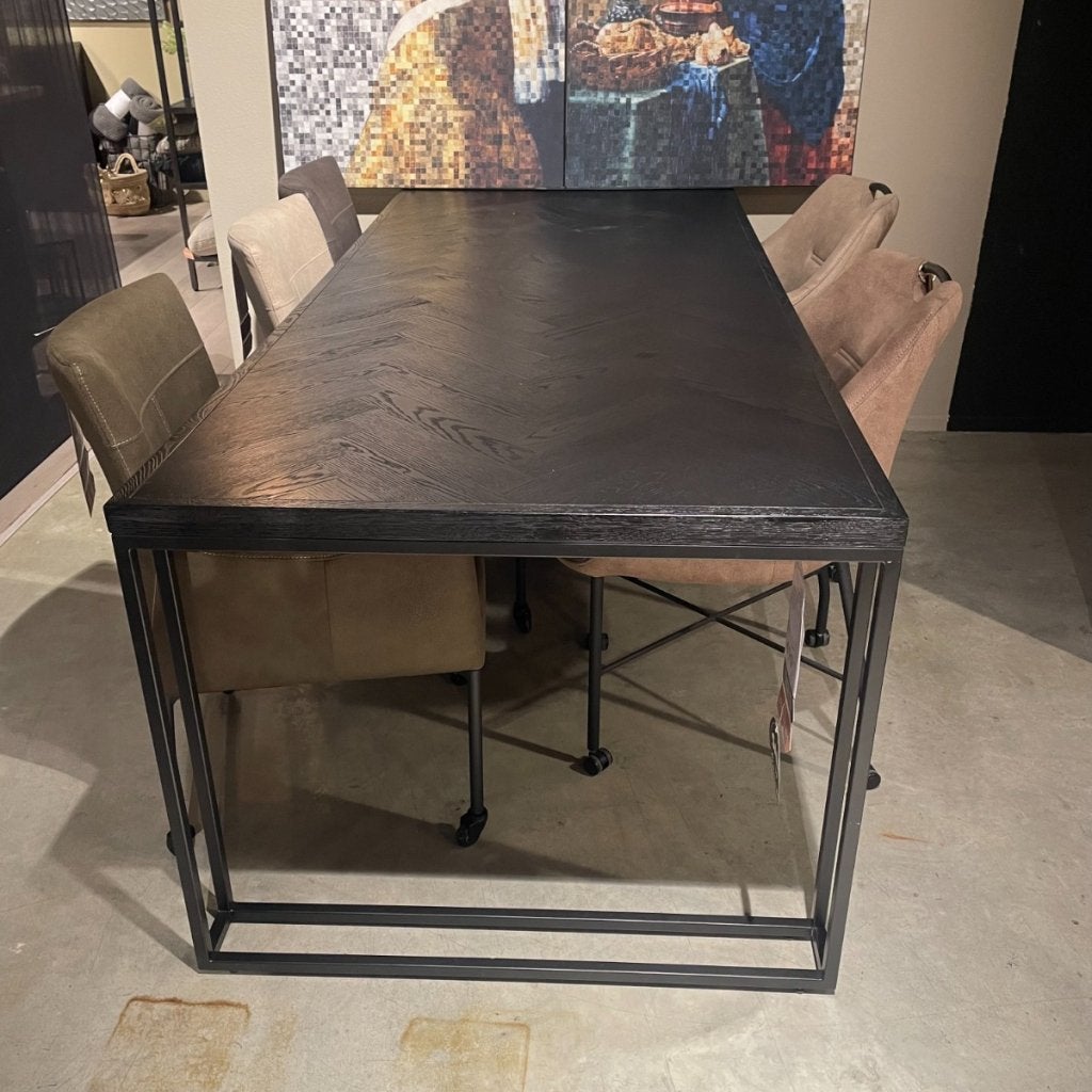 Eettafel Vinito Eikenfineer Zwart Visgraat Motief - Pronto, Niet ingevuld, Niet ingevuld, Niet ingevuld