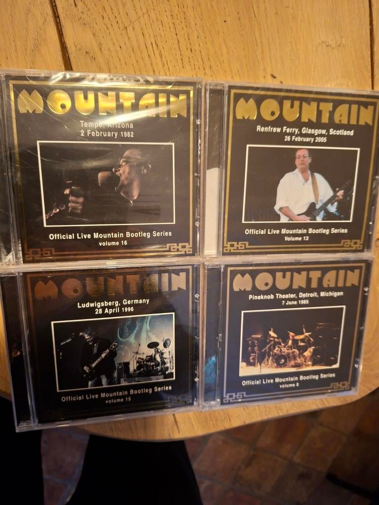 4 sealed and 4 opened (official) bootlegs Mountain, Ophalen, 1980 - 1989, Nieuw in verpakking, Overige formaten