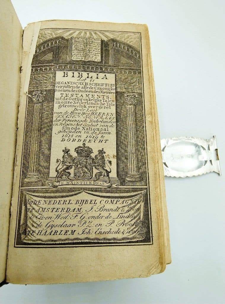 Bijbel met zilveren slot, T.W. Camming, Sneek, 1838, Antiek en Kunst, Verzenden