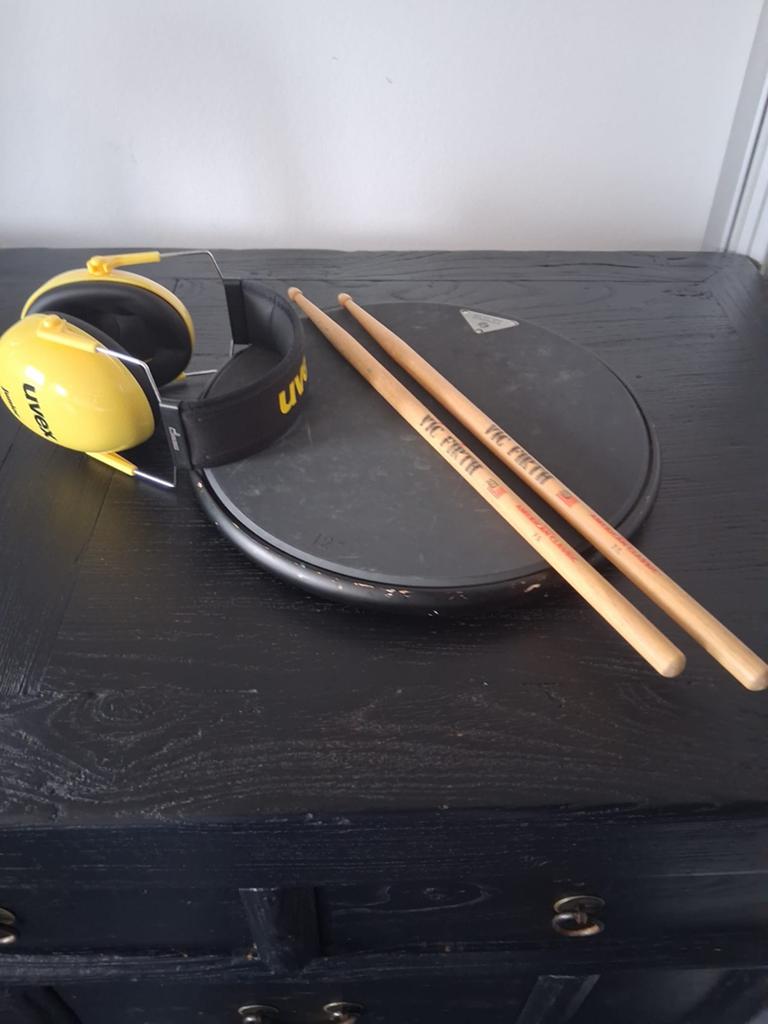 Fazley oefenpad met drumsticks en een koptelefoon, Muziek en Instrumenten, Drumstellen en Slagwerk, Ophalen, Zo goed als nieuw