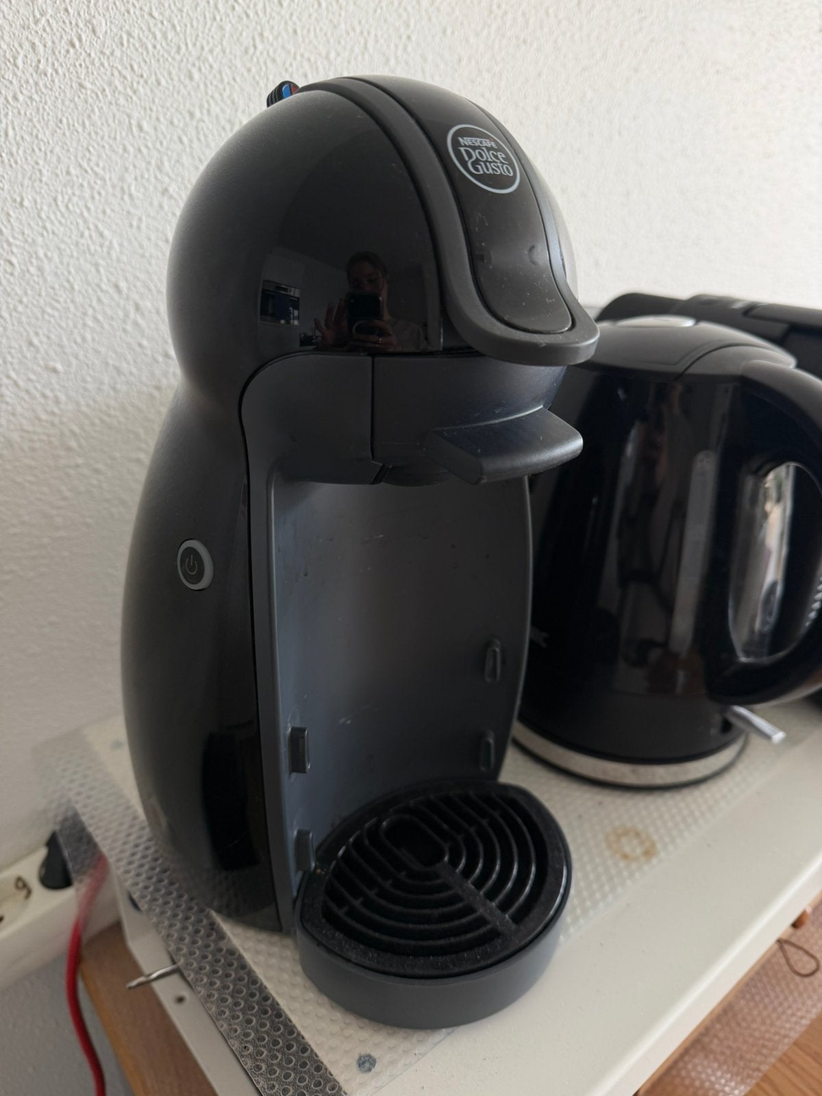 Nescafe Dolce Gusto Coffee Machine / Dolce Gusto, Ophalen, Zo goed als nieuw, Koffiemachine, Koffiepads en cups