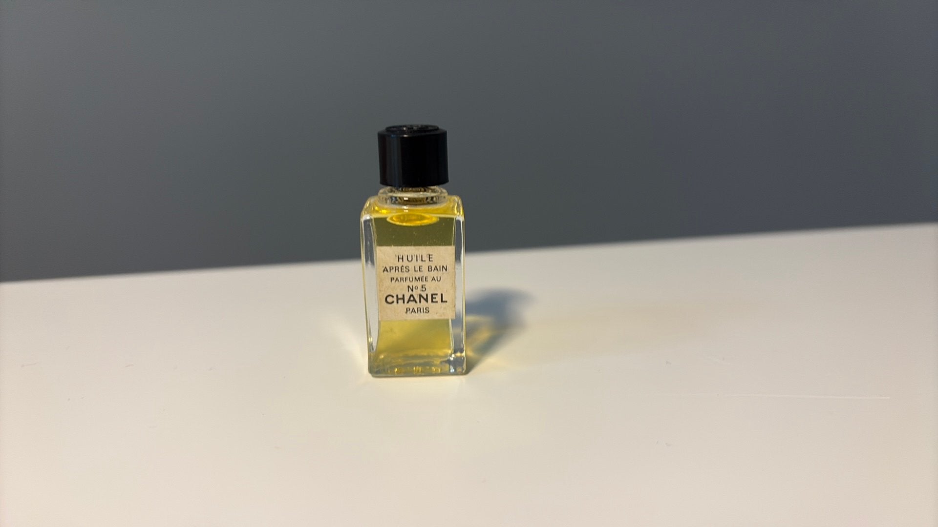 Chanel miniatuur No 5 huile apres le bain, Verzamelen, Parfumverzamelingen, Ophalen of Verzenden, Zo goed als nieuw, Miniatuur