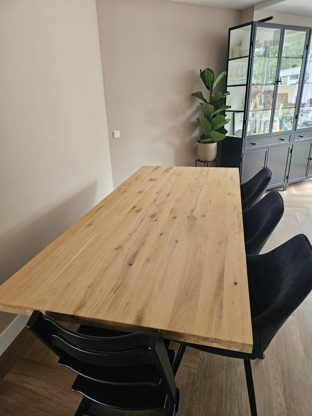 Houten eettafel met zwart metalen spinpoot, Ophalen, 50 tot 100 cm, Vijf personen of meer, Rechthoekig