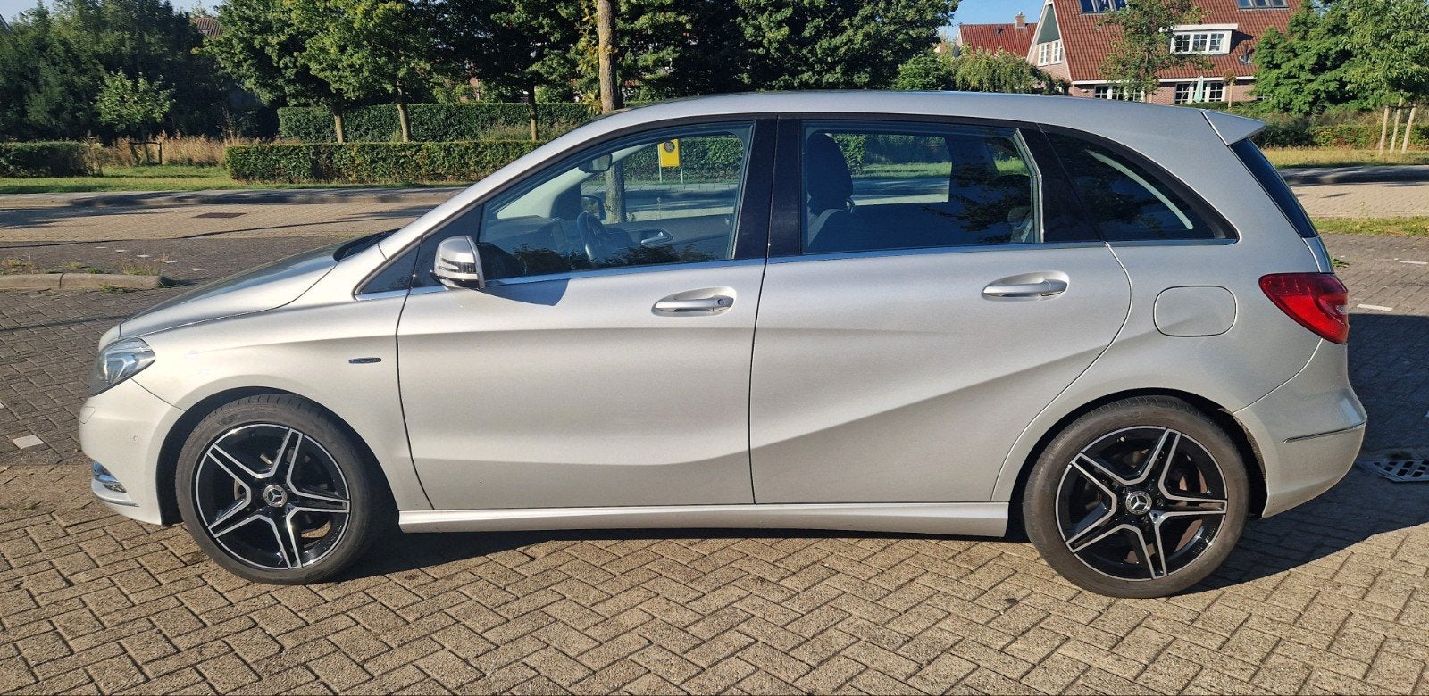 Mercedes-Benz B-Klasse 1.6 B180  Dct7 met maar 77603km, Auto's, Mercedes-Benz, Euro 5, Zwart, 4 cilinders, 122 pk