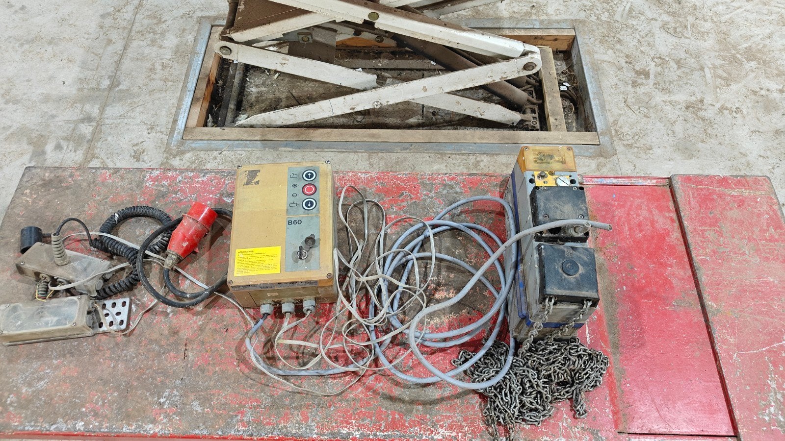 Hörmann b60 garagedeur bediening kast/motor, Doe-het-zelf en Verbouw, Deuren en Horren, Ophalen, Gebruikt, Garagedeur, 120 cm of meer
