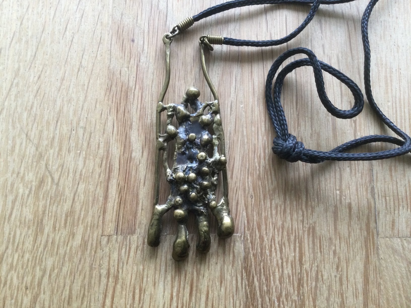 Ketting brons aan origineel koord waarschijnlijk uit Finland, Ophalen of Verzenden, Zo goed als nieuw, Goud, Overige materialen